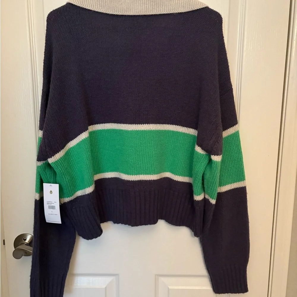 Spiritual Gangster V-Neck Sweater in Navy and Green - Picture 6 of 6